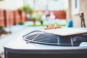 air-conditioner-unit-with-slipboard-on-top