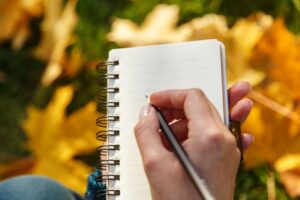 hand-creating-checklist